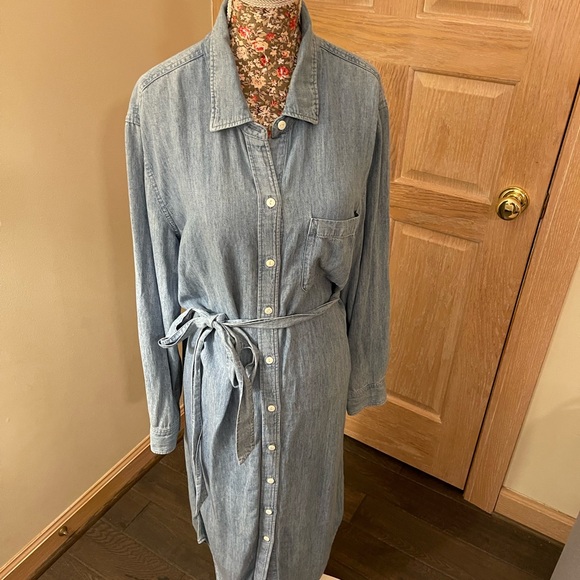 Faherty Tried & True Chambray Midi Shirtdress Women’s Medium - Picture 8 of 17